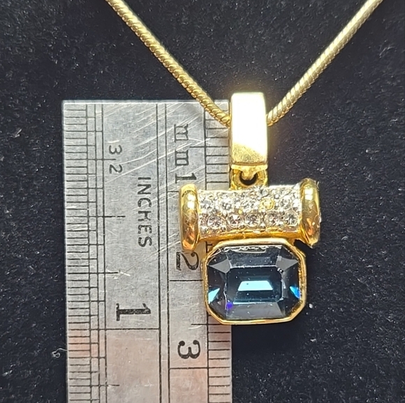 CP Branded Gold Tone Necklace With Large Blue Tone Stone Pendant 16" - Picture 7 of 11